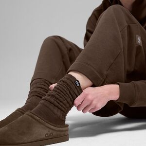 ALO YOGA UNISEX SCRUNCH SOCKS IN LIMITED EDITION ESPRESSO